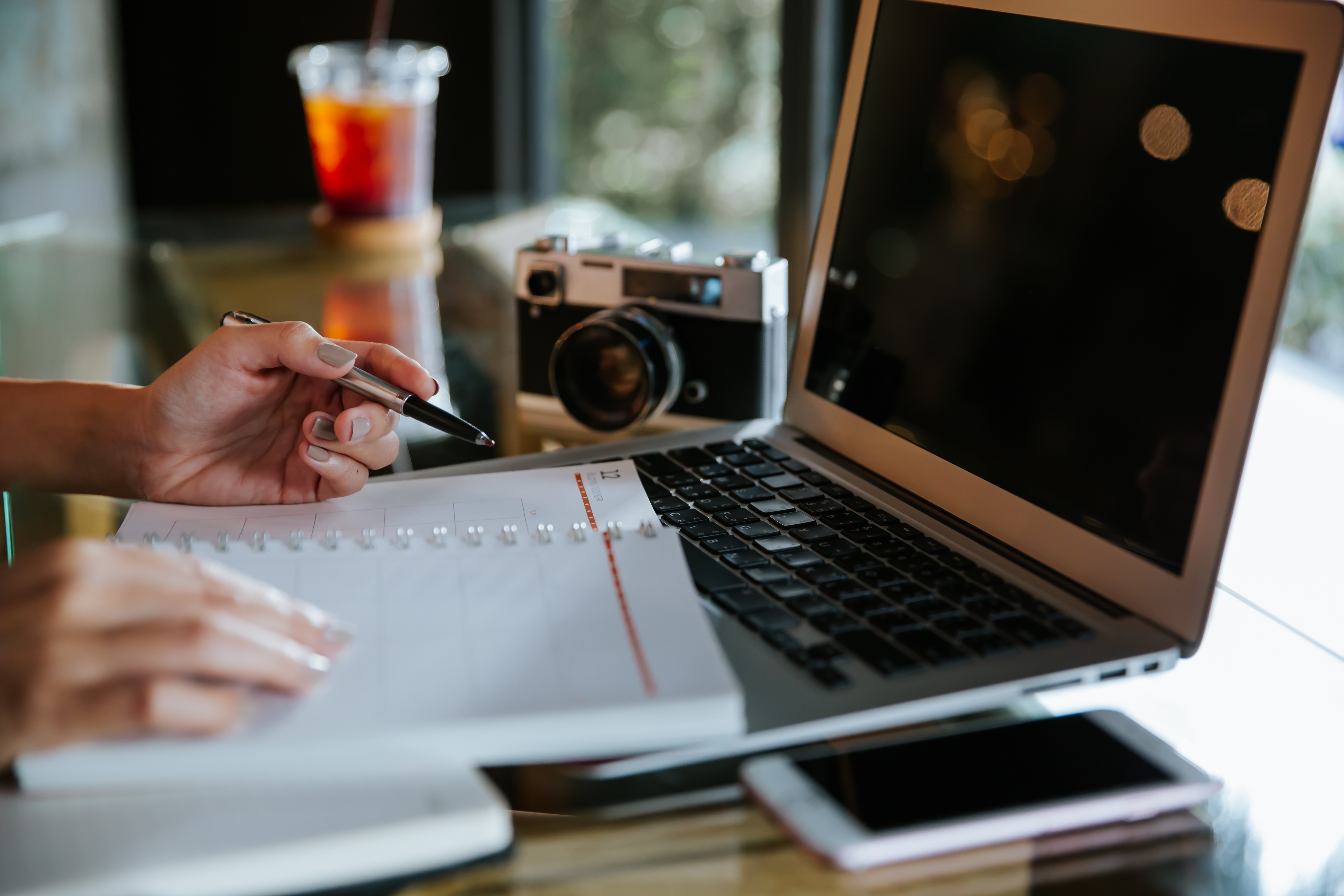 Successful PR Writing | The 6 Elements That Make Editors Pay Attention